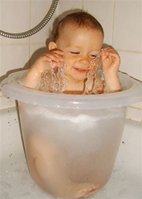 Sophiechen im Badeeimer3.jpg