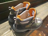 Bergschuhe Gr. 35 seitlich.jpg