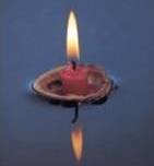 1128674404_kerze_im_wasser_141.jpg