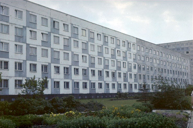 plattenbau_tristesse_halle.jpg