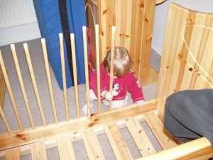 04_gitterbett_aufbauen_fuer_fabienne.jpg
