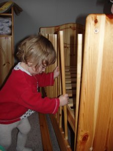 05_gitterbett_aufbauen_fuer_fabienne.jpg